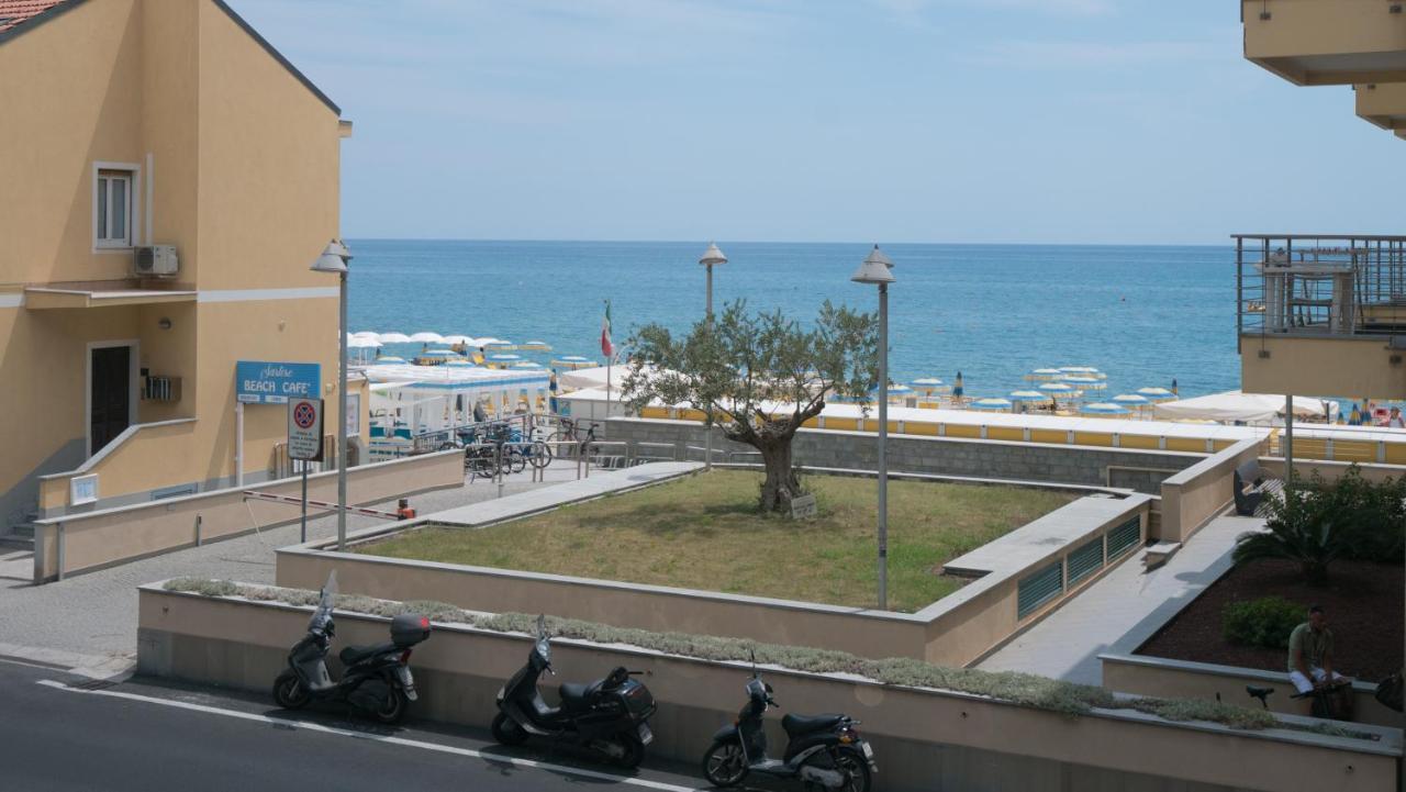 Babyaccommodation Family Experience IV Pietra Ligure Exterior photo